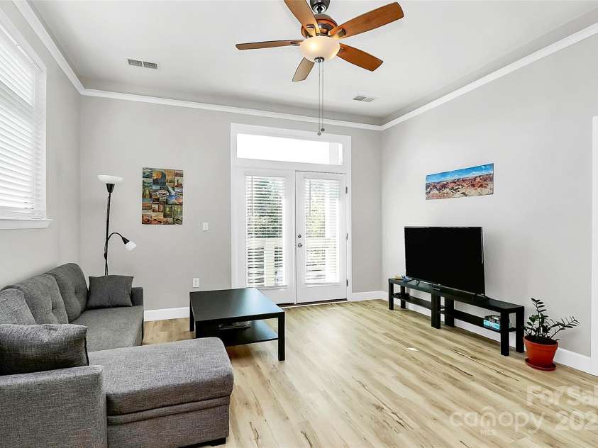 474 New Bern Station Court, Charlotte, NC 28209.  MLS# CAR4240621, YatesRealty ID 10025. 