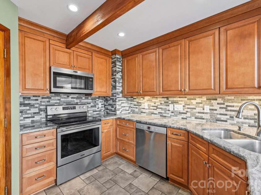 6880 Shade Tree Lane, Sherrills Ford, NC 28673.  MLS# CAR4352839, YatesRealty ID 10025. Soft close cabinets