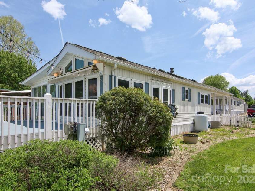 222 Pike Point, Waynesville, NC 28785.  MLS# CAR4250681, YatesRealty ID 10026. 