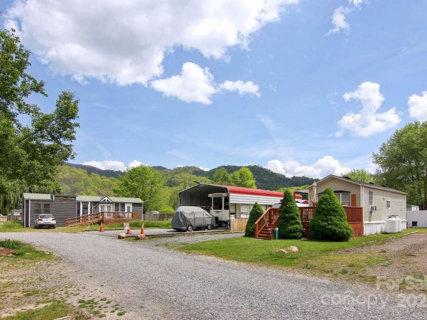 222 Pike Point, Waynesville, NC 28785.  MLS# CAR4250681, YatesRealty ID 10026. 