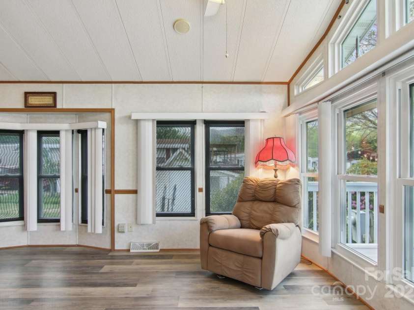 222 Pike Point, Waynesville, NC 28785.  MLS# CAR4250681, YatesRealty ID 10026. 