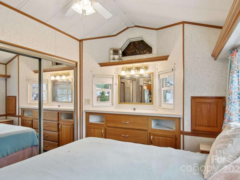 222 Pike Point, Waynesville, NC 28785.  MLS# CAR4250681, YatesRealty ID 10026. 