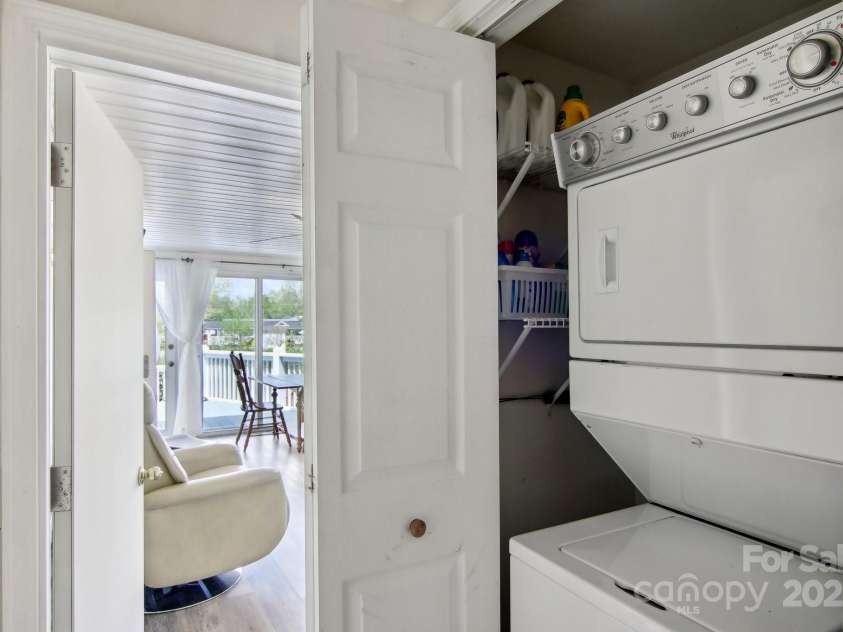 222 Pike Point, Waynesville, NC 28785.  MLS# CAR4250681, YatesRealty ID 10026. 