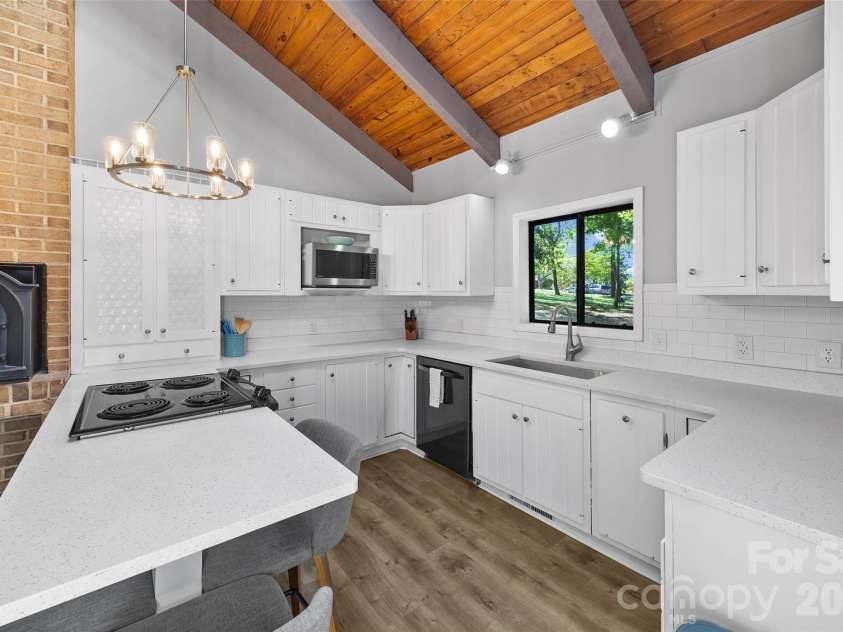3015 Point Clear Drive, Fort Mill, SC 29708.  MLS# CAR4367457, YatesRealty ID 10026. 
