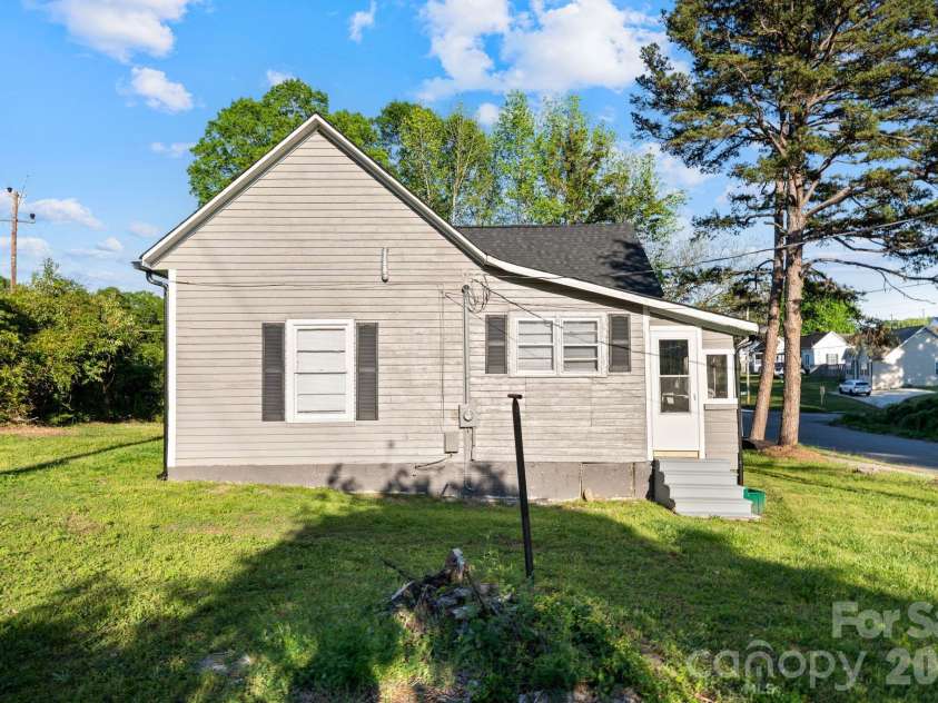 101 Fairview Street, Clover, SC 29710.  MLS# CAR4366813, YatesRealty ID 10027. 