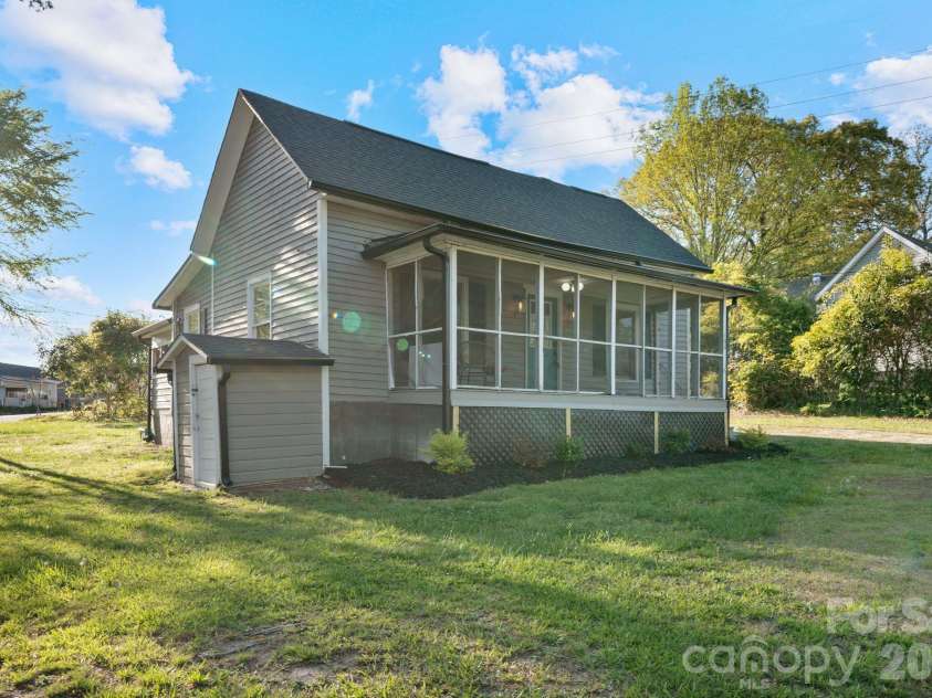 101 Fairview Street, Clover, SC 29710.  MLS# CAR4366813, YatesRealty ID 10027. 