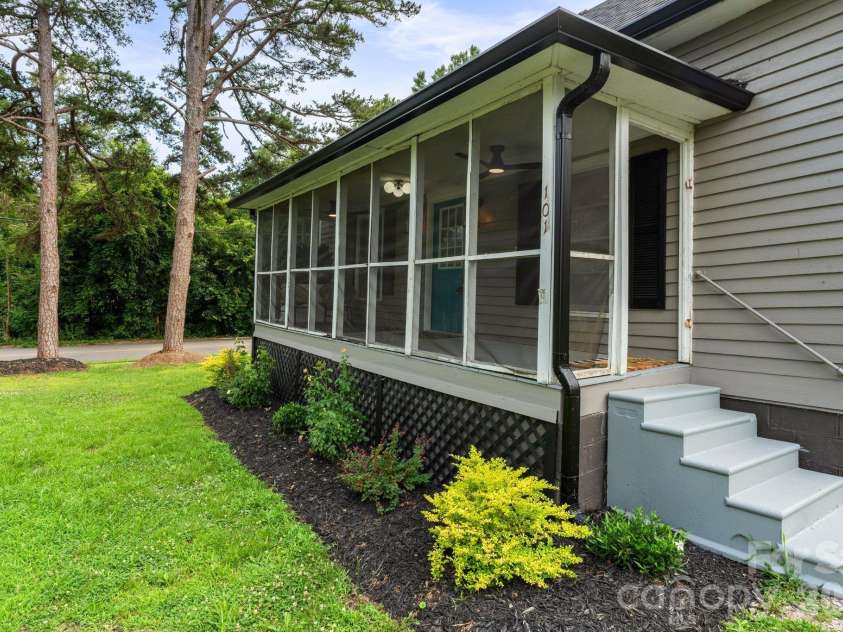 101 Fairview Street, Clover, SC 29710.  MLS# CAR4366813, YatesRealty ID 10027. 