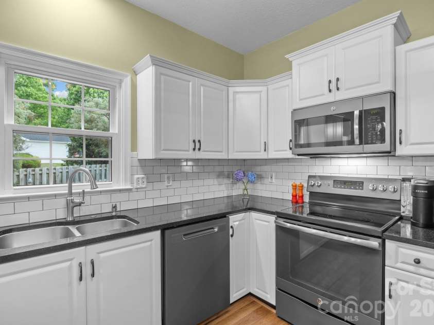 200 Windsor Forest Circle, Fletcher, NC 28732.  MLS# CAR4363372, YatesRealty ID 10028. 