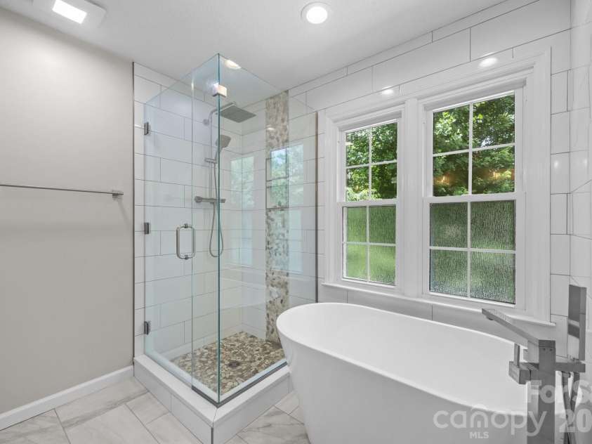 200 Windsor Forest Circle, Fletcher, NC 28732.  MLS# CAR4363372, YatesRealty ID 10028. 