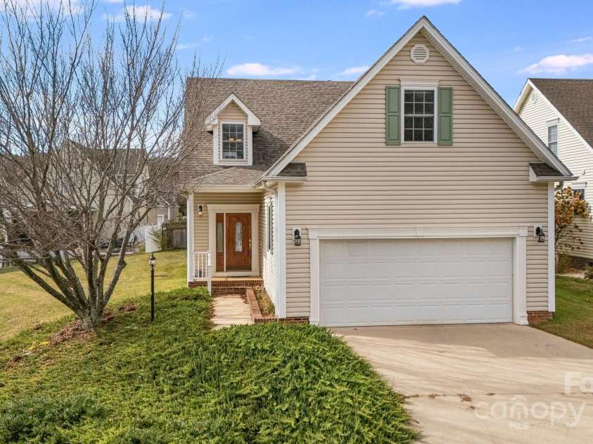 8 Sweet Gum Drive, Asheville, NC 28805.  MLS# CAR4194709, YatesRealty ID 10028. 