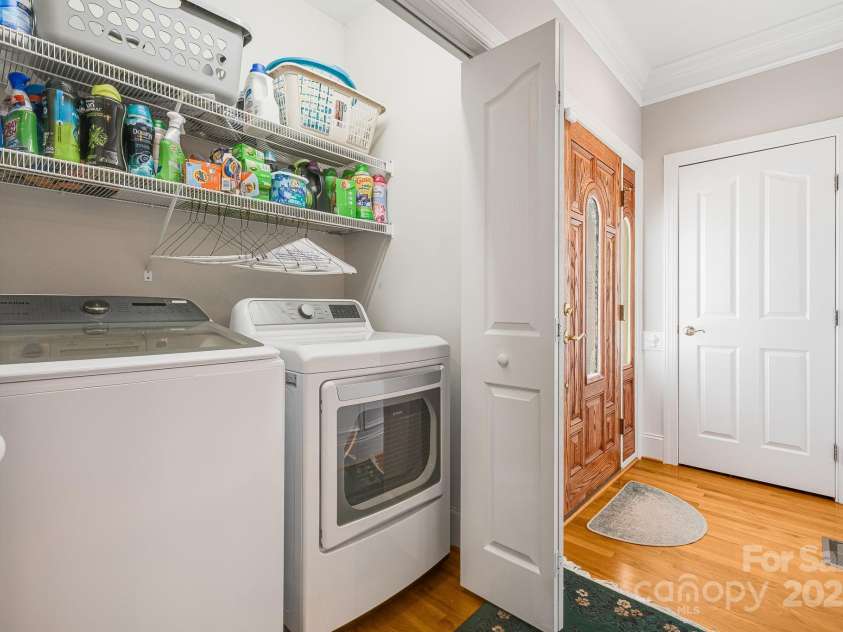 8 Sweet Gum Drive, Asheville, NC 28805.  MLS# CAR4194709, YatesRealty ID 10028. 