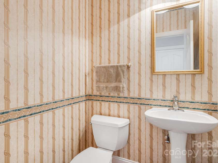 8 Sweet Gum Drive, Asheville, NC 28805.  MLS# CAR4194709, YatesRealty ID 10028. 