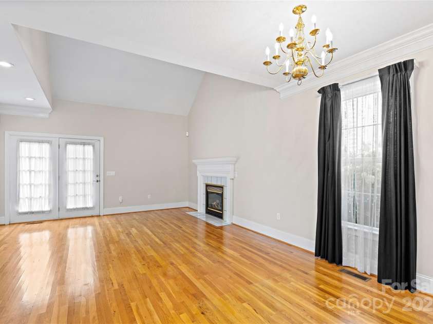 8 Sweet Gum Drive, Asheville, NC 28805.  MLS# CAR4194709, YatesRealty ID 10028. 