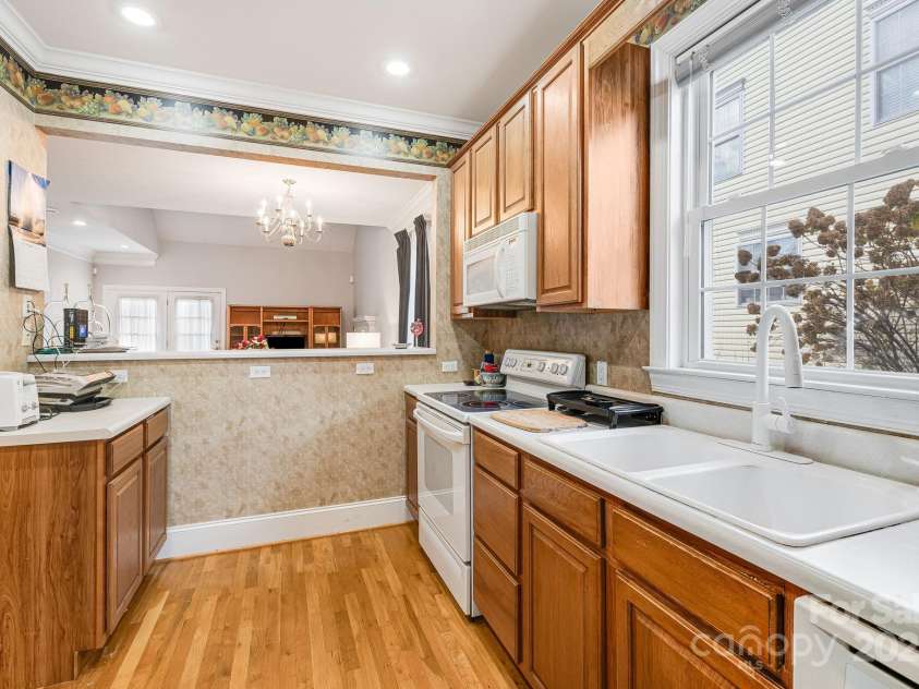 8 Sweet Gum Drive, Asheville, NC 28805.  MLS# CAR4194709, YatesRealty ID 10028. 