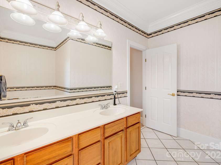 8 Sweet Gum Drive, Asheville, NC 28805.  MLS# CAR4194709, YatesRealty ID 10028. 