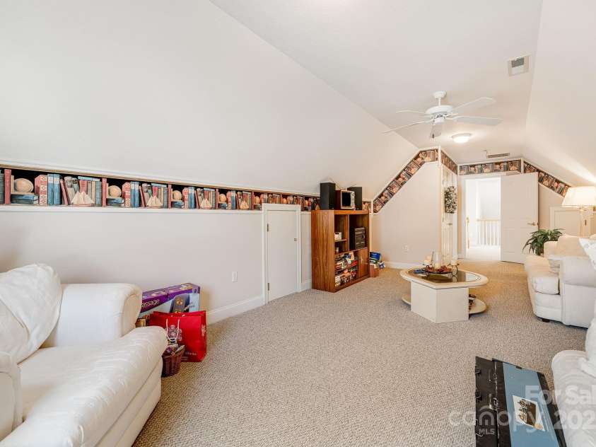 8 Sweet Gum Drive, Asheville, NC 28805.  MLS# CAR4194709, YatesRealty ID 10028. 