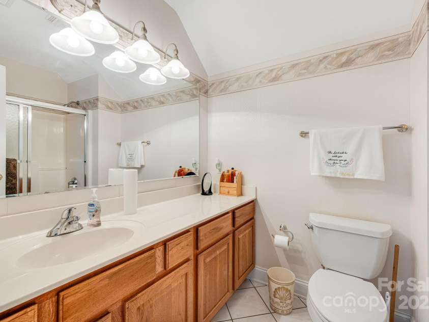 8 Sweet Gum Drive, Asheville, NC 28805.  MLS# CAR4194709, YatesRealty ID 10028. 