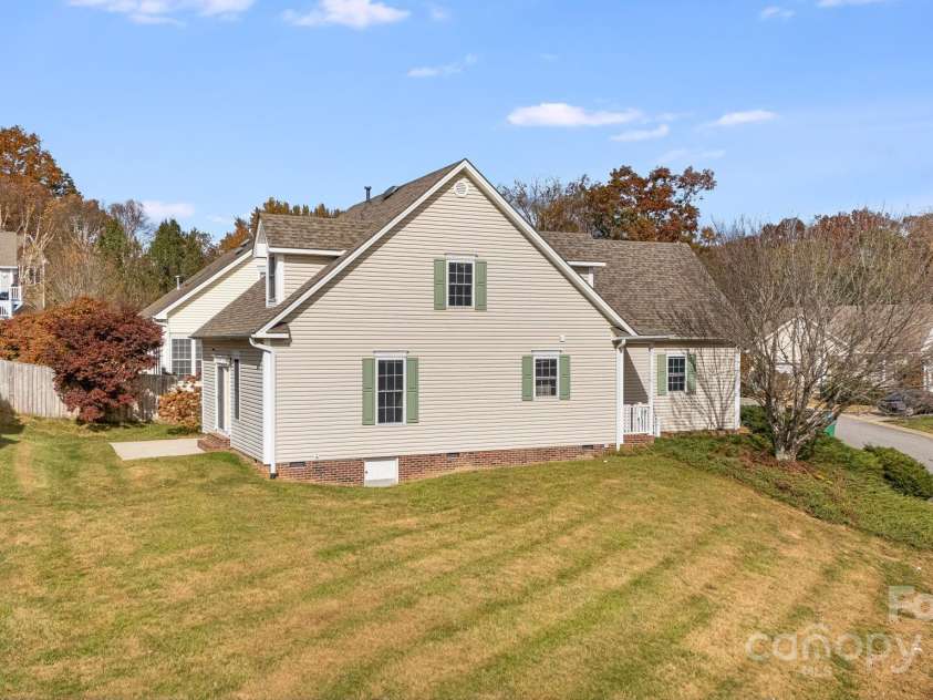 8 Sweet Gum Drive, Asheville, NC 28805.  MLS# CAR4194709, YatesRealty ID 10028. 