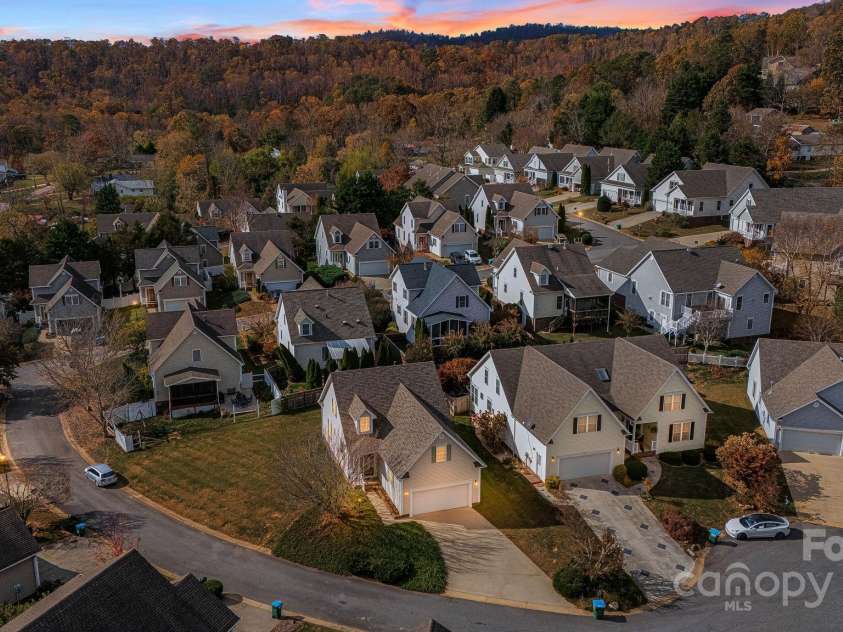 8 Sweet Gum Drive, Asheville, NC 28805.  MLS# CAR4194709, YatesRealty ID 10028. 