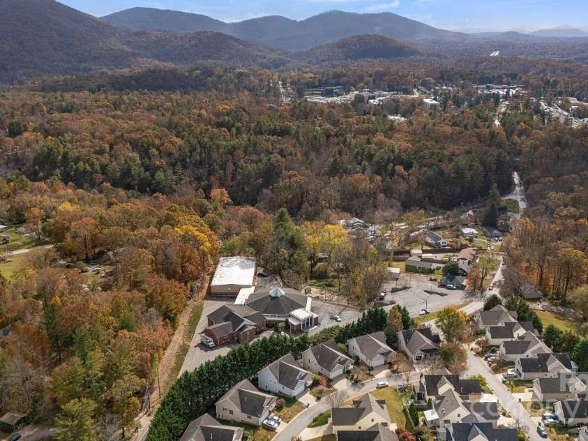 8 Sweet Gum Drive, Asheville, NC 28805.  MLS# CAR4194709, YatesRealty ID 10028. 