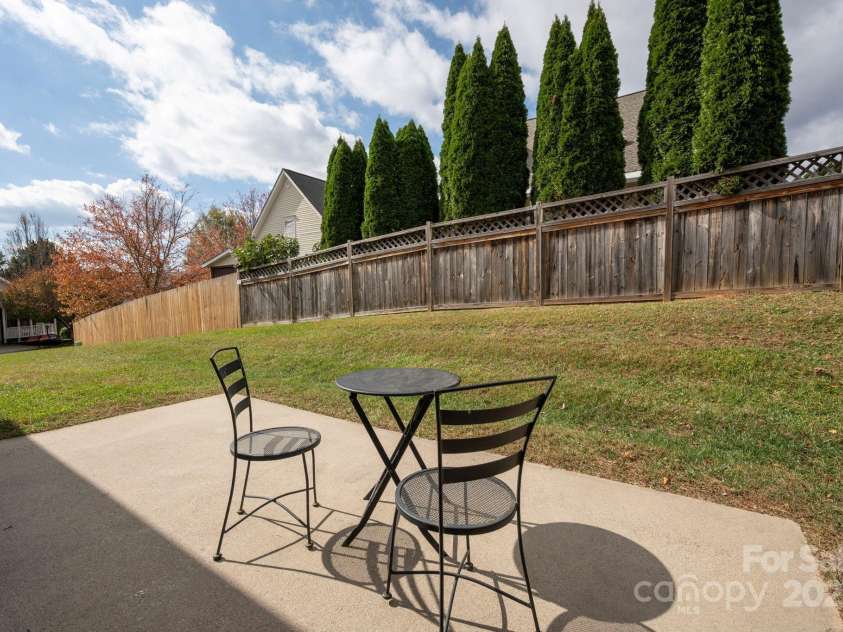 8 Sweet Gum Drive, Asheville, NC 28805.  MLS# CAR4316589, YatesRealty ID 10028. 