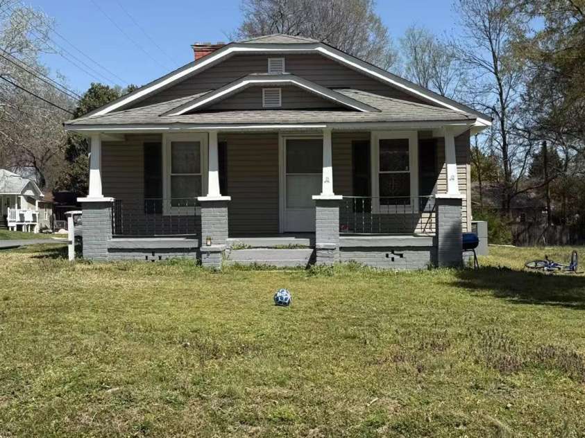 1011 Buick Avenue, Kannapolis, NC 28083.  MLS# CAR4240314, YatesRealty ID 10029. 