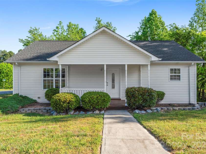 1806 Red Bird Circle, Concord, NC 28025.  MLS# CAR4252674, YatesRealty ID 10030. 