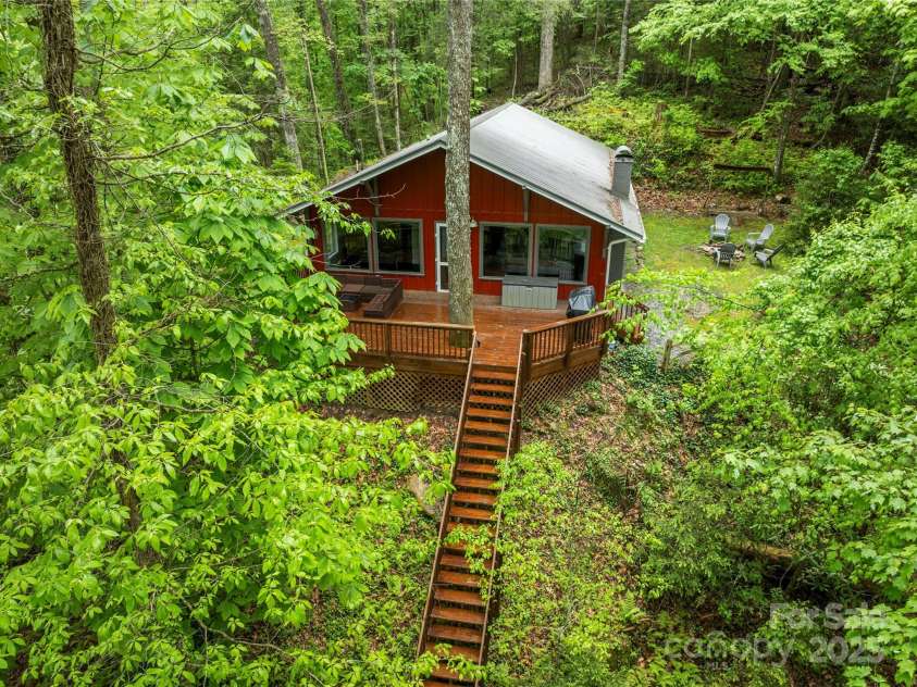 10 La Floresta Lane, Cedar Mountain, NC 28718.  MLS# CAR4333609, YatesRealty ID 10031. 