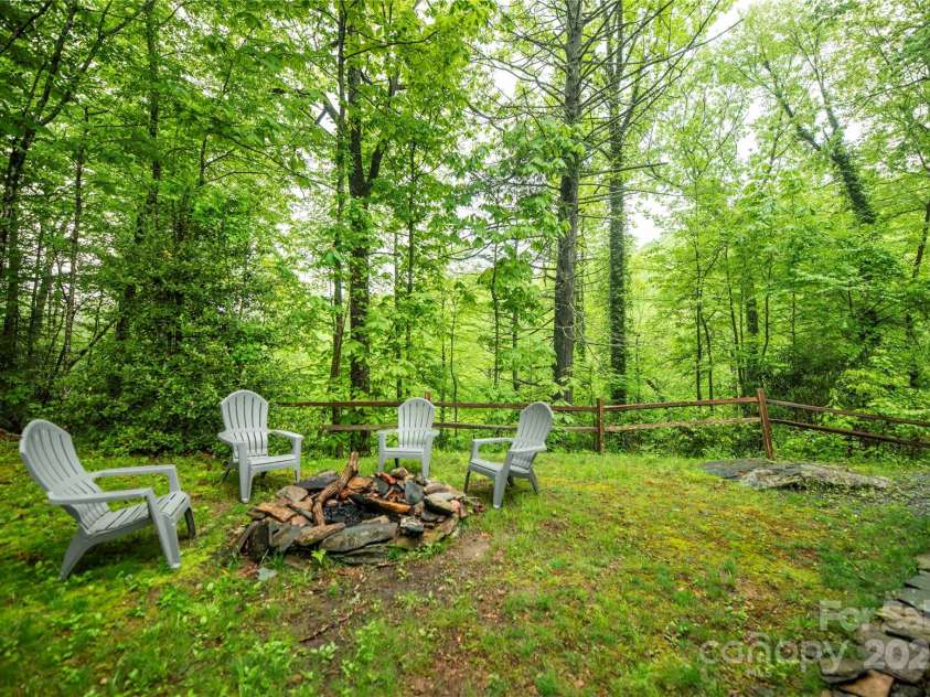 10 La Floresta Lane, Cedar Mountain, NC 28718.  MLS# CAR4333609, YatesRealty ID 10031. 