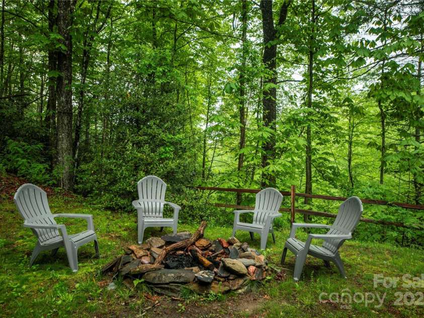 10 La Floresta Lane, Cedar Mountain, NC 28718.  MLS# CAR4333609, YatesRealty ID 10031. 