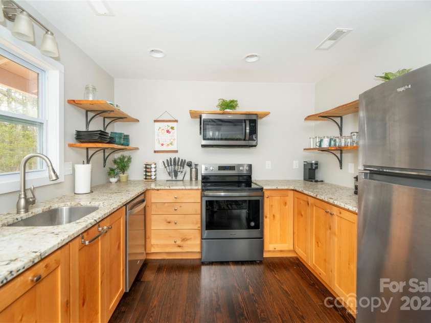 10 La Floresta Lane, Cedar Mountain, NC 28718.  MLS# CAR4333609, YatesRealty ID 10031. 