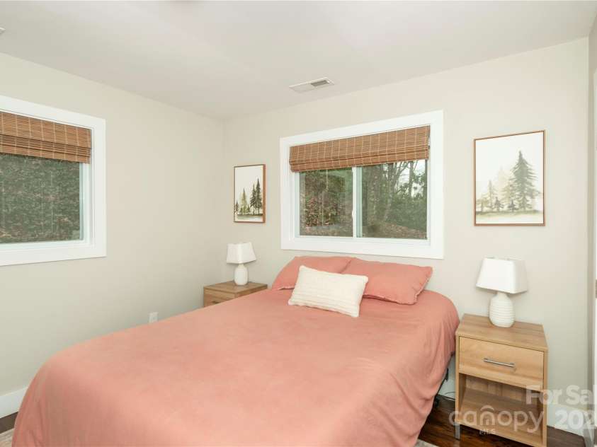 10 La Floresta Lane, Cedar Mountain, NC 28718.  MLS# CAR4333609, YatesRealty ID 10031. 