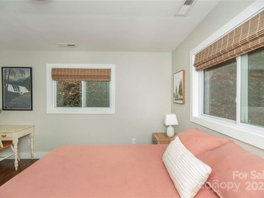 10 La Floresta Lane, Cedar Mountain, NC 28718.  MLS# CAR4333609, YatesRealty ID 10031. 