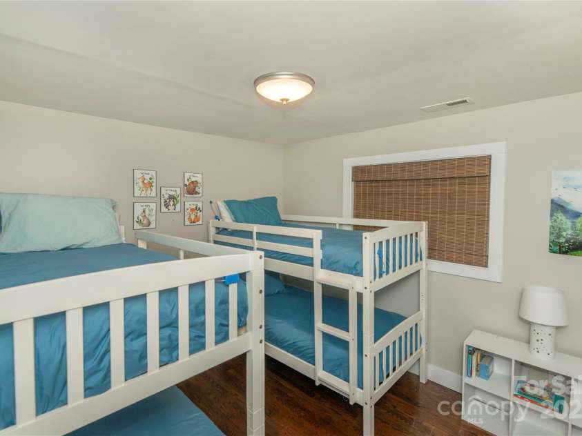 10 La Floresta Lane, Cedar Mountain, NC 28718.  MLS# CAR4333609, YatesRealty ID 10031. 
