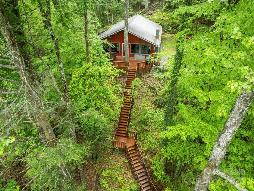 10 La Floresta Lane, Cedar Mountain, NC 28718.  MLS# CAR4333609, YatesRealty ID 10031. 