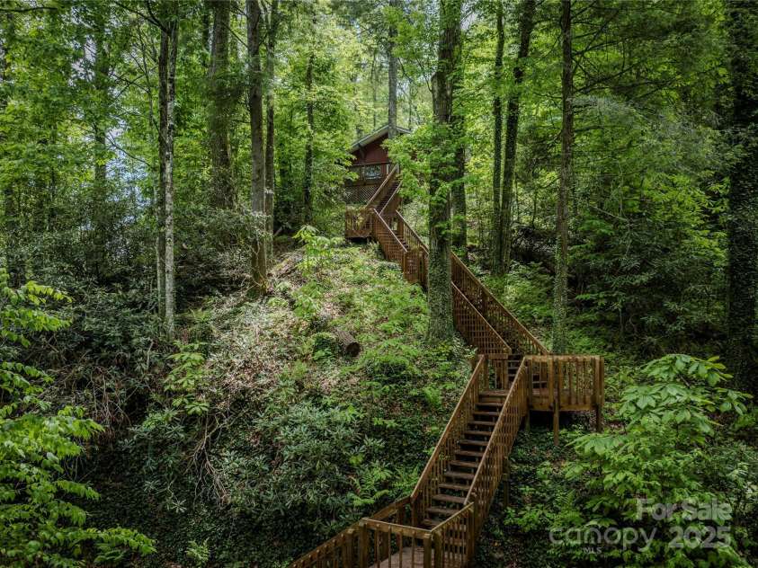 10 La Floresta Lane, Cedar Mountain, NC 28718.  MLS# CAR4333609, YatesRealty ID 10031. 