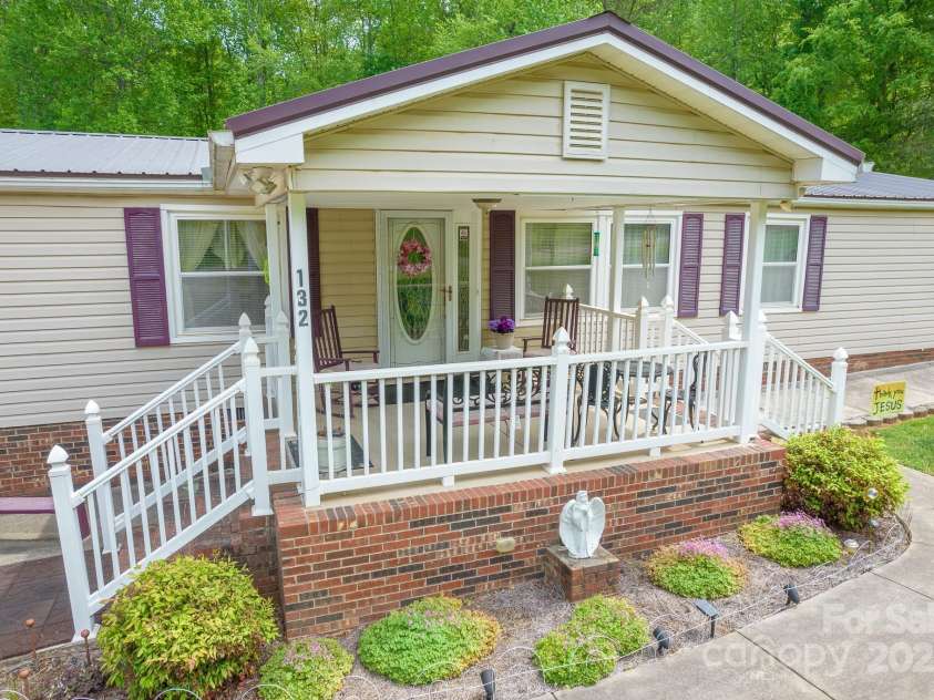 132 Hurst Drive, Statesville, NC 28677.  MLS# CAR4251306, YatesRealty ID 10031. 