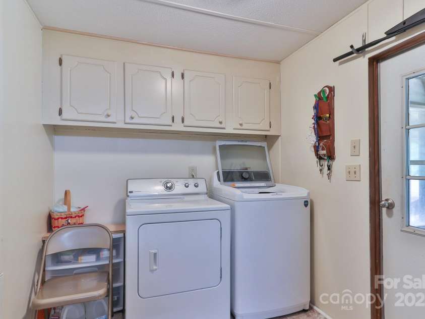 132 Hurst Drive, Statesville, NC 28677.  MLS# CAR4251306, YatesRealty ID 10031. 