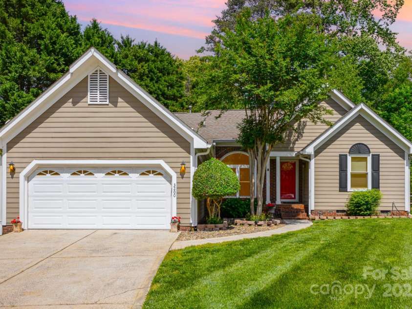 3200 Tallia Court, Charlotte, NC 28269.  MLS# CAR4249625, YatesRealty ID 10032. Beautiful house in large cul-de-sac location!