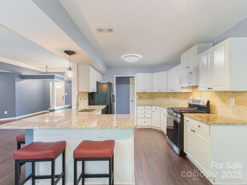 3200 Tallia Court, Charlotte, NC 28269.  MLS# CAR4249625, YatesRealty ID 10032. Gather around the spacious island!