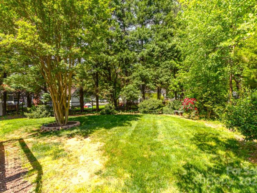 3200 Tallia Court, Charlotte, NC 28269.  MLS# CAR4249625, YatesRealty ID 10032. Gorgeous, fenced backyard!