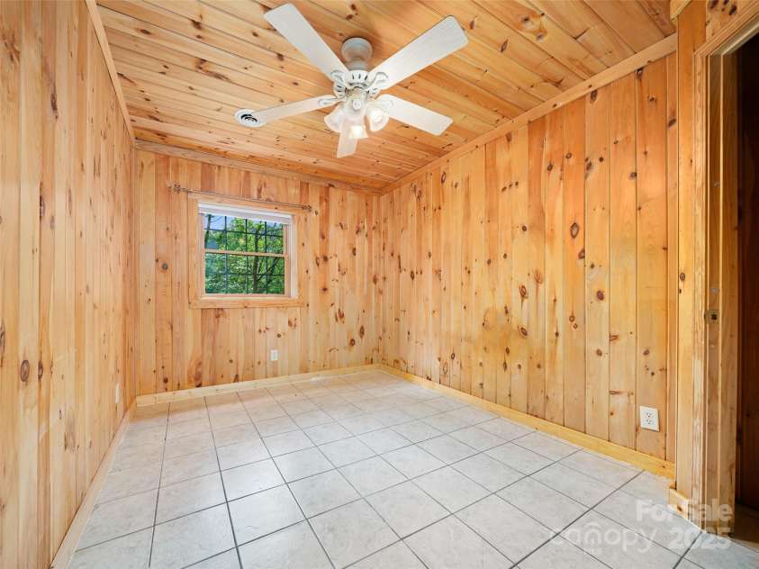 211 Cherry Hollow Road, Burnsville, NC 28714.  MLS# CAR4246541, YatesRealty ID 10033. 