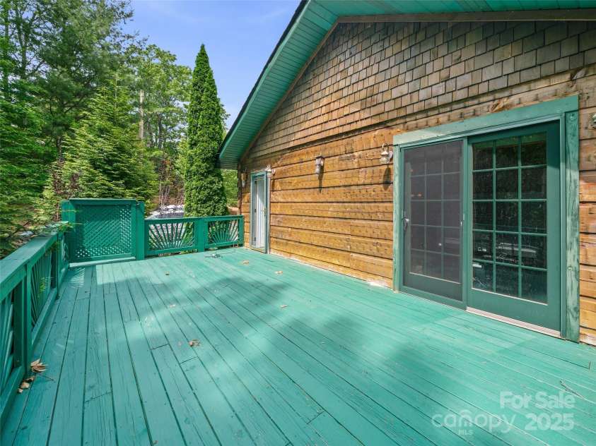 211 Cherry Hollow Road, Burnsville, NC 28714.  MLS# CAR4246541, YatesRealty ID 10033. 