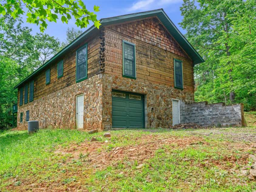 211 Cherry Hollow Road, Burnsville, NC 28714.  MLS# CAR4246541, YatesRealty ID 10033. 