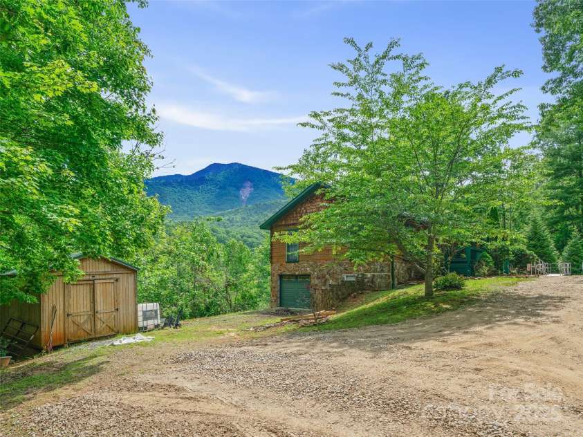 211 Cherry Hollow Road, Burnsville, NC 28714.  MLS# CAR4246541, YatesRealty ID 10033. 