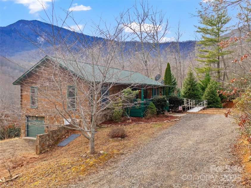 211 Cherry Hollow Road, Burnsville, NC 28714.  MLS# CAR4246541, YatesRealty ID 10033. 