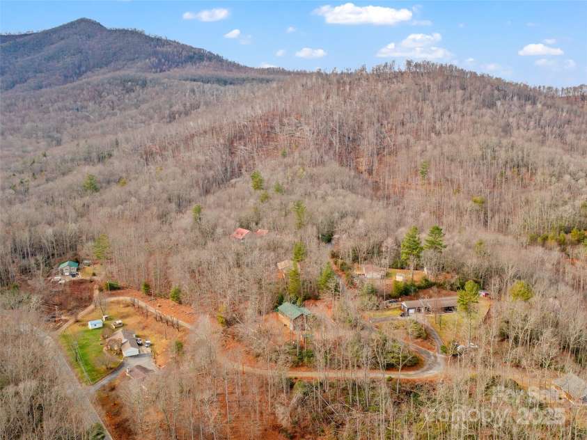 211 Cherry Hollow Road, Burnsville, NC 28714.  MLS# CAR4246541, YatesRealty ID 10033. 