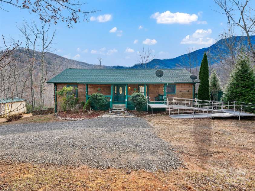 211 Cherry Hollow Road, Burnsville, NC 28714.  MLS# CAR4246541, YatesRealty ID 10033. 