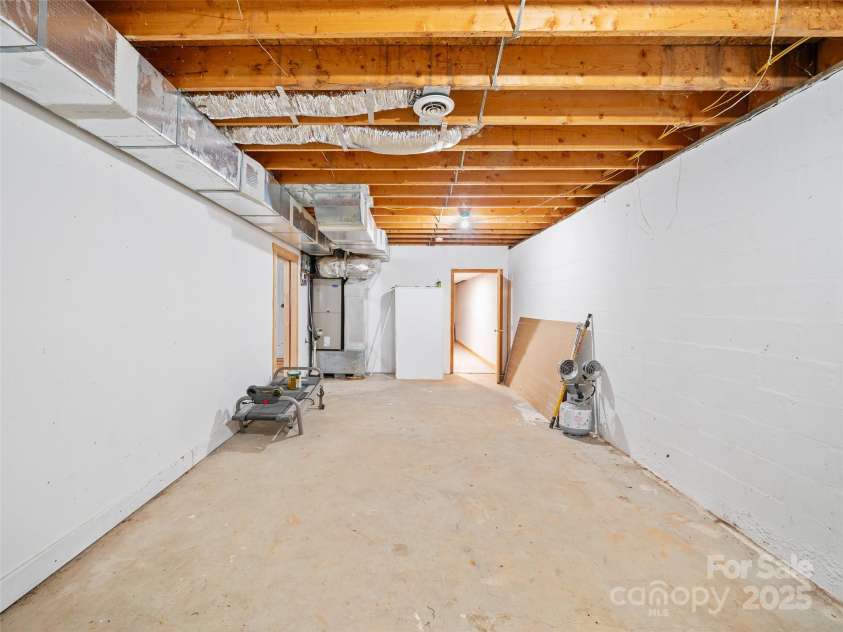 211 Cherry Hollow Road, Burnsville, NC 28714.  MLS# CAR4246541, YatesRealty ID 10033. 