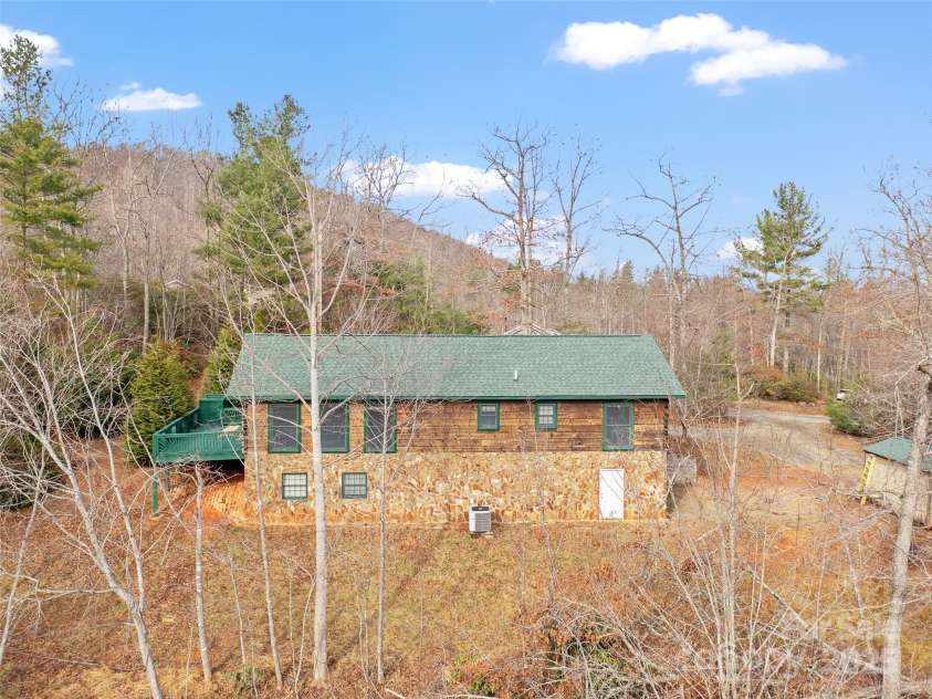 211 Cherry Hollow Road, Burnsville, NC 28714.  MLS# CAR4246541, YatesRealty ID 10033. 